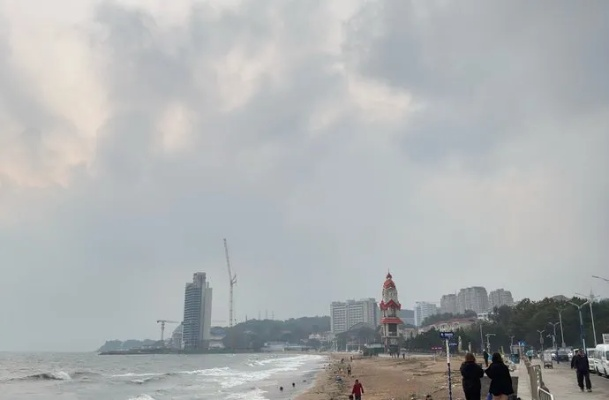 青岛明天天气,海雾散去后的温暖晴空,适宜漫步海边 青岛明天天气,海雾散去后的温暖晴空,适宜漫步海边