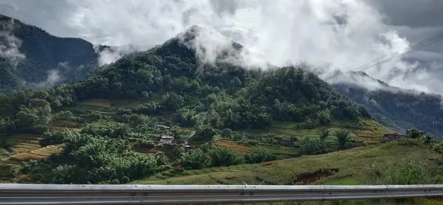 云南最近十五天天气,高原晴雨交织,旅游需留意温差与阵雨 云南最近十五天天气,高原晴雨交织,旅游需留意温差与阵雨
